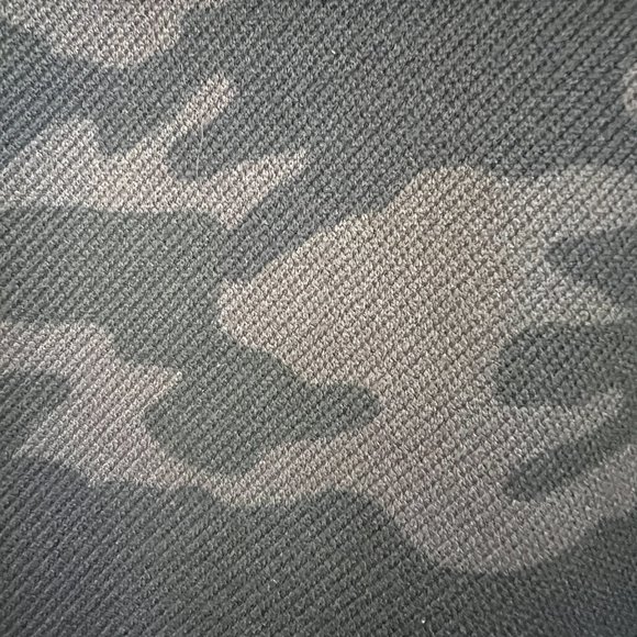 Spanx Look at Me Now Seamless Leggings, Black Camo, Size L - Picture 8 of 10